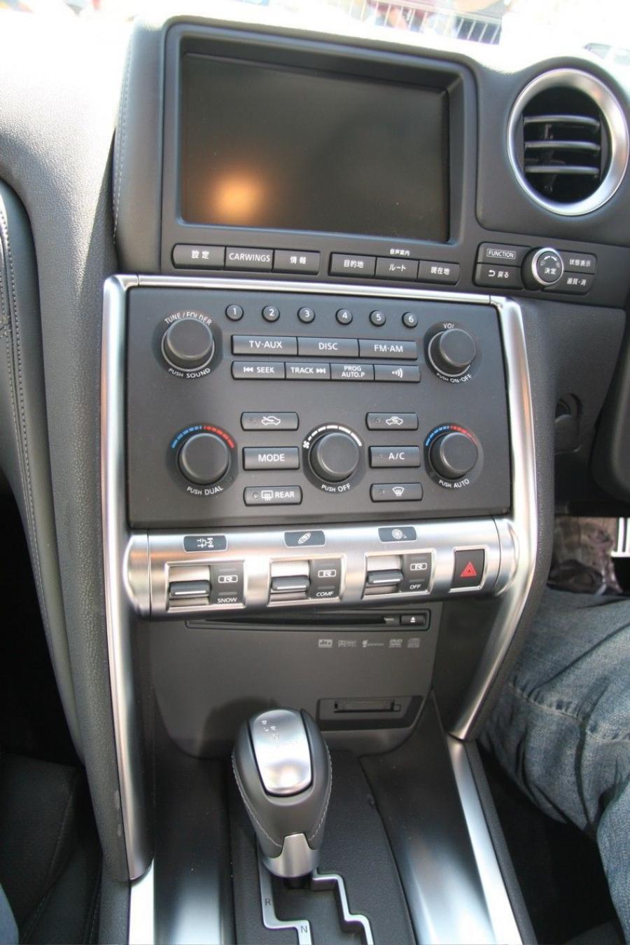  Nissan GT-R 2008 года  (фото 14 из 71)